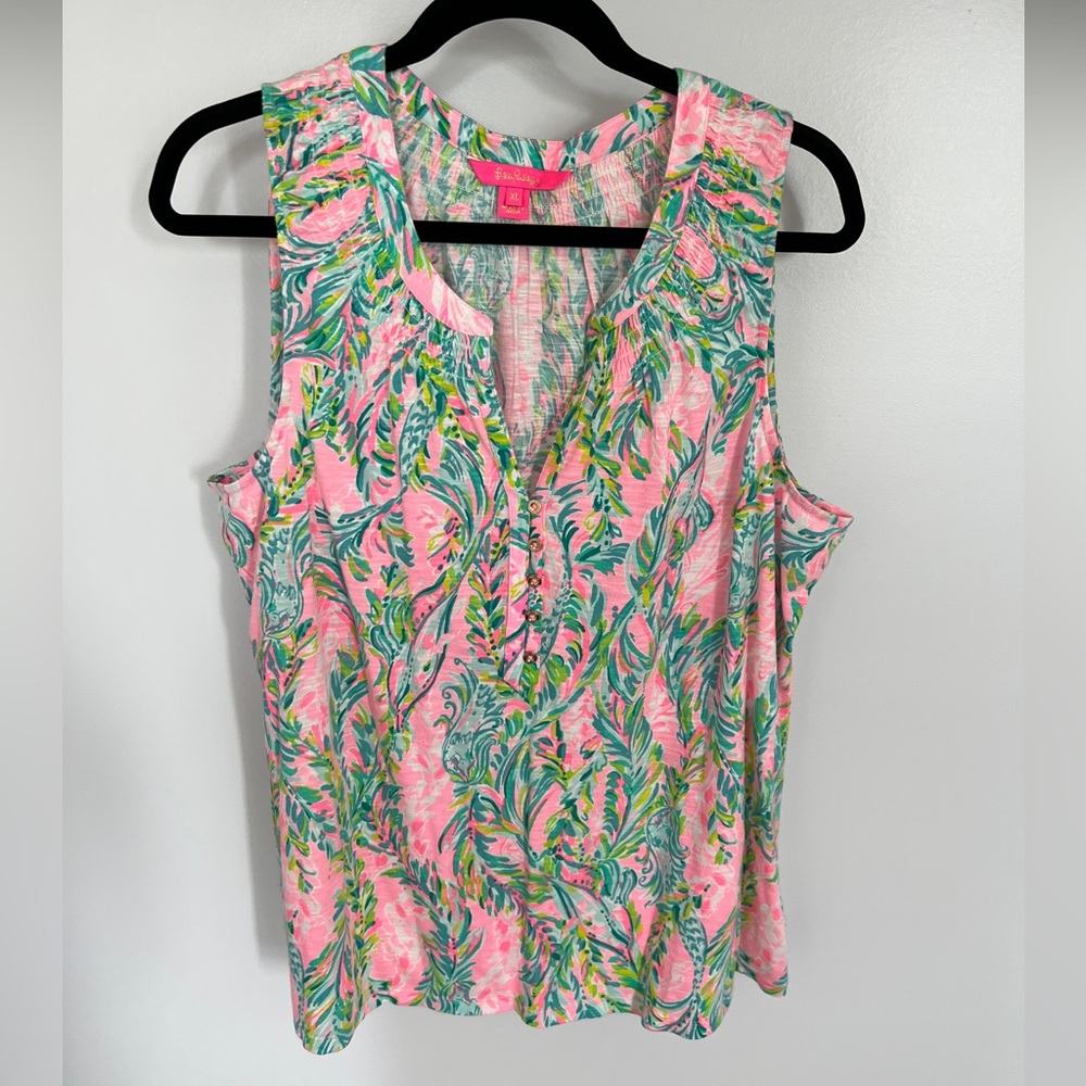 EUC Lilly Pulitzer XL Essie top in unknown pattern